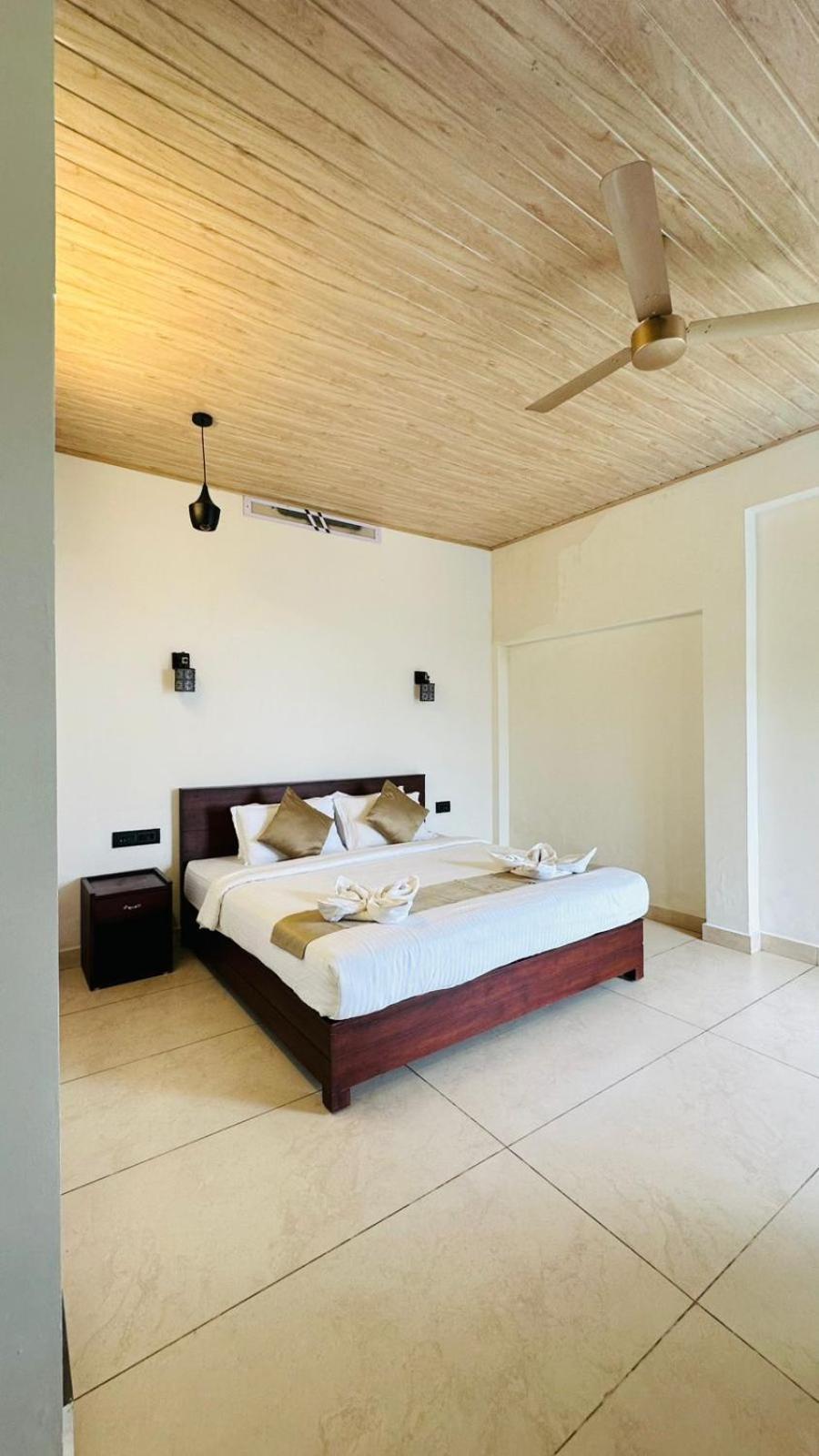 Wild Elephant Resort Kallar Vattiyar Exterior photo