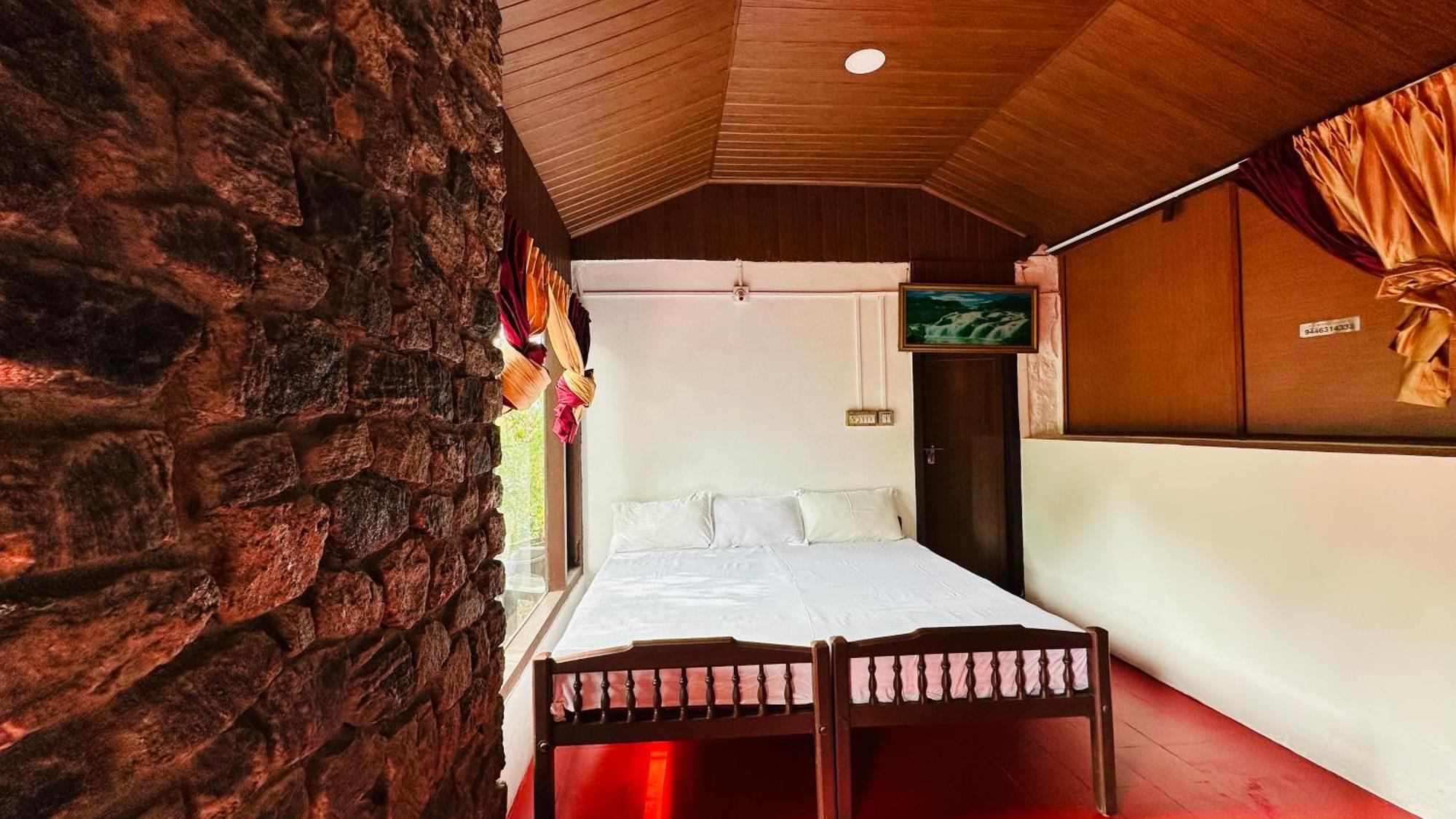 Wild Elephant Resort Kallar Vattiyar Exterior photo