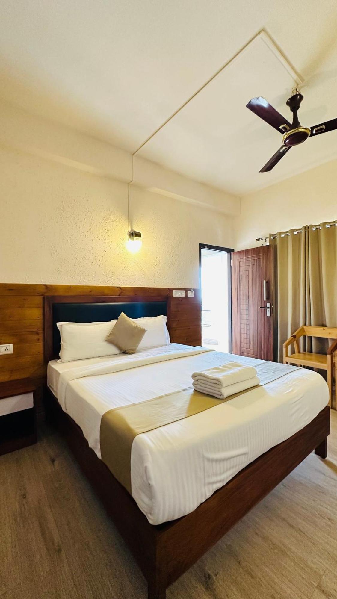 Wild Elephant Resort Kallar Vattiyar Exterior photo